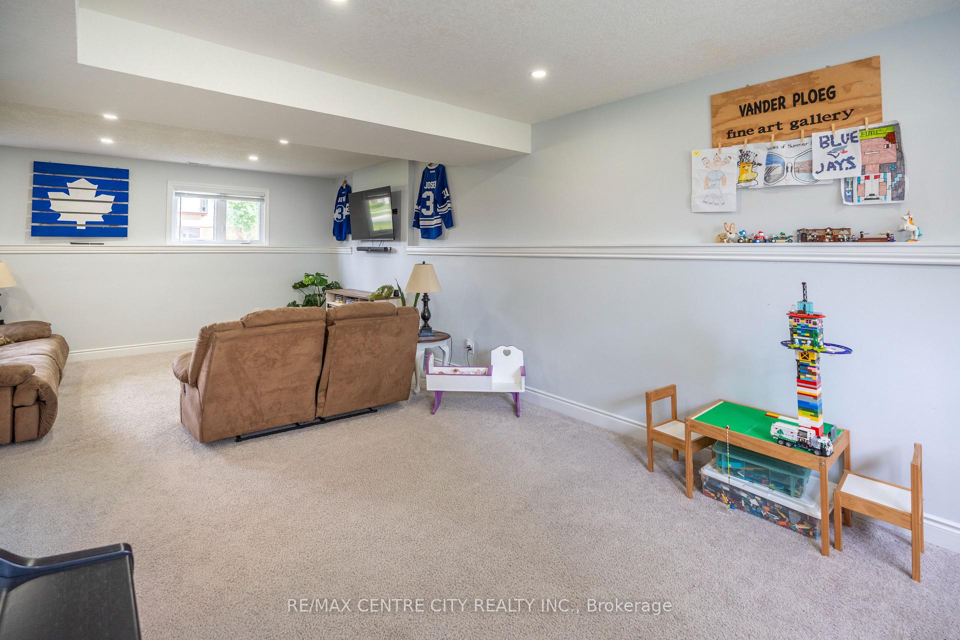 Photo 44 of 159 Sherwood Crescent, Thames Centre, Dorchester — HOMEH
