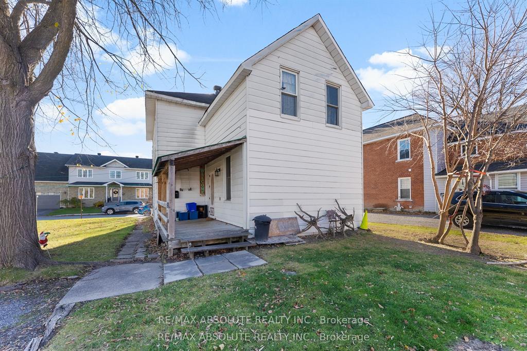 Photo 3 of 27 MacDonald Street S, Arnprior, Arnprior — HOMEH