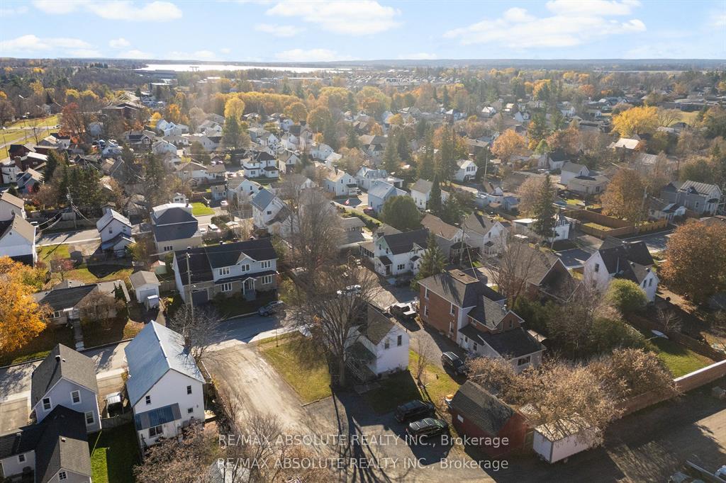 Photo 9 of 27 MacDonald Street S, Arnprior, Arnprior — HOMEH