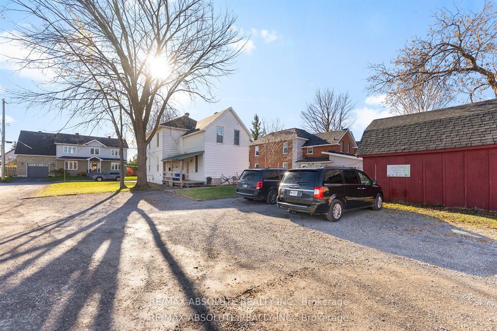 Photo 11 of 27 MacDonald Street S, Arnprior, Arnprior — HOMEH