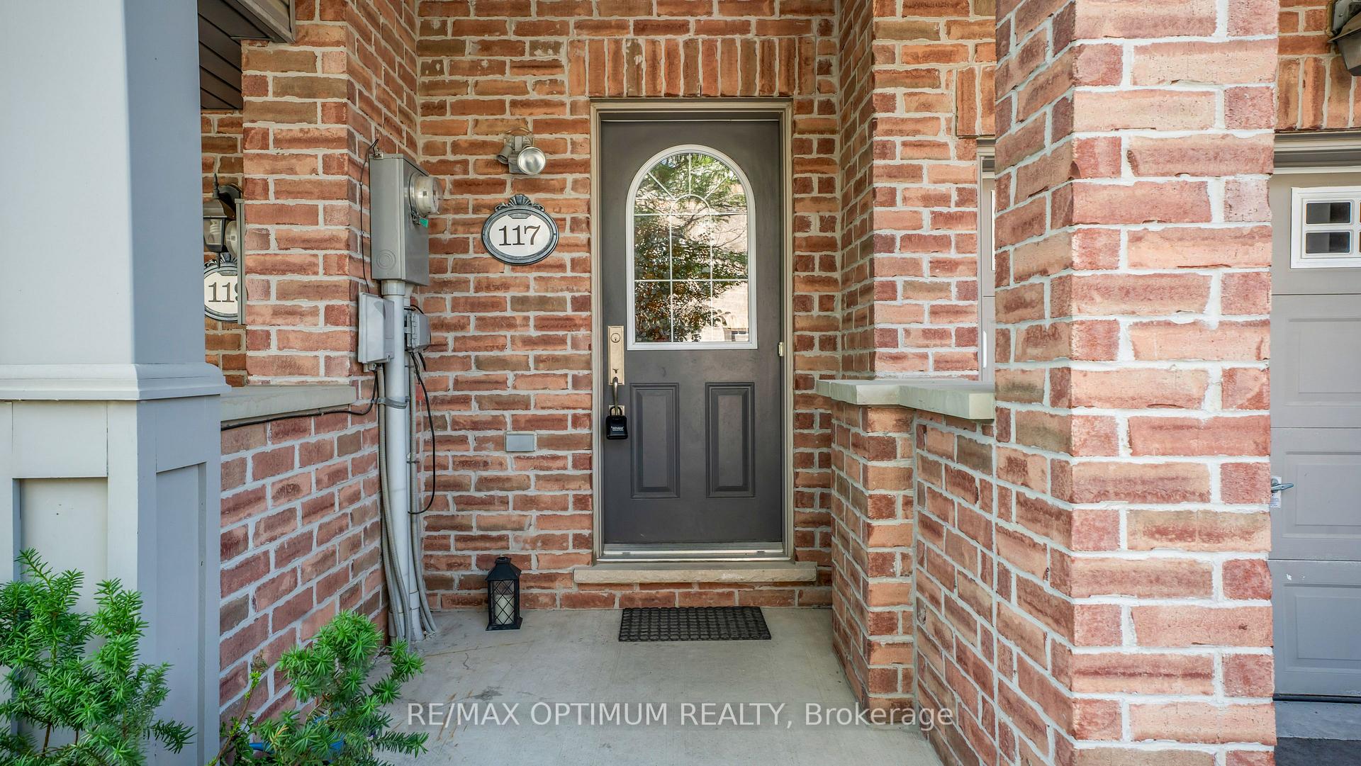 Photo 4 of 117 Cedar Lake Crescent, Brampton, Bram West — HOMEH