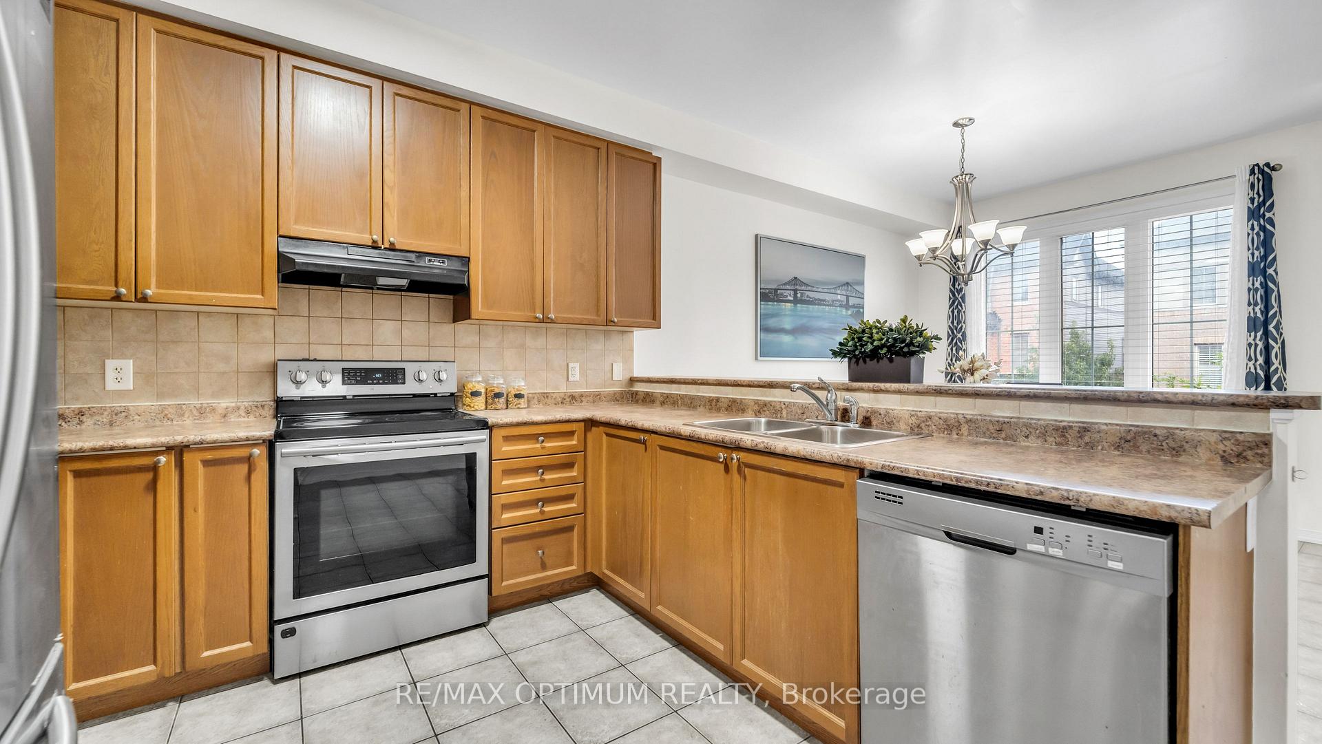 Photo 14 of 117 Cedar Lake Crescent, Brampton, Bram West — HOMEH