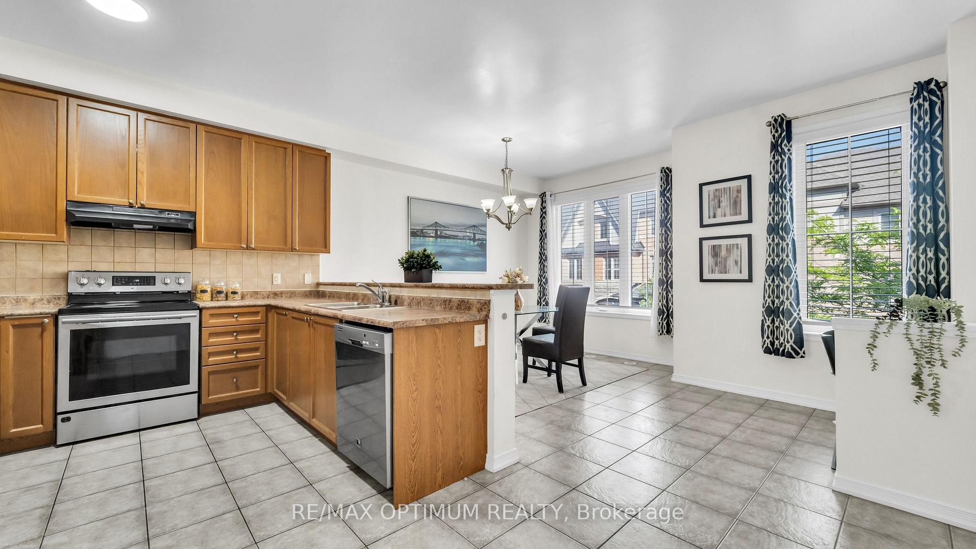 Photo 15 of 117 Cedar Lake Crescent, Brampton, Bram West — HOMEH