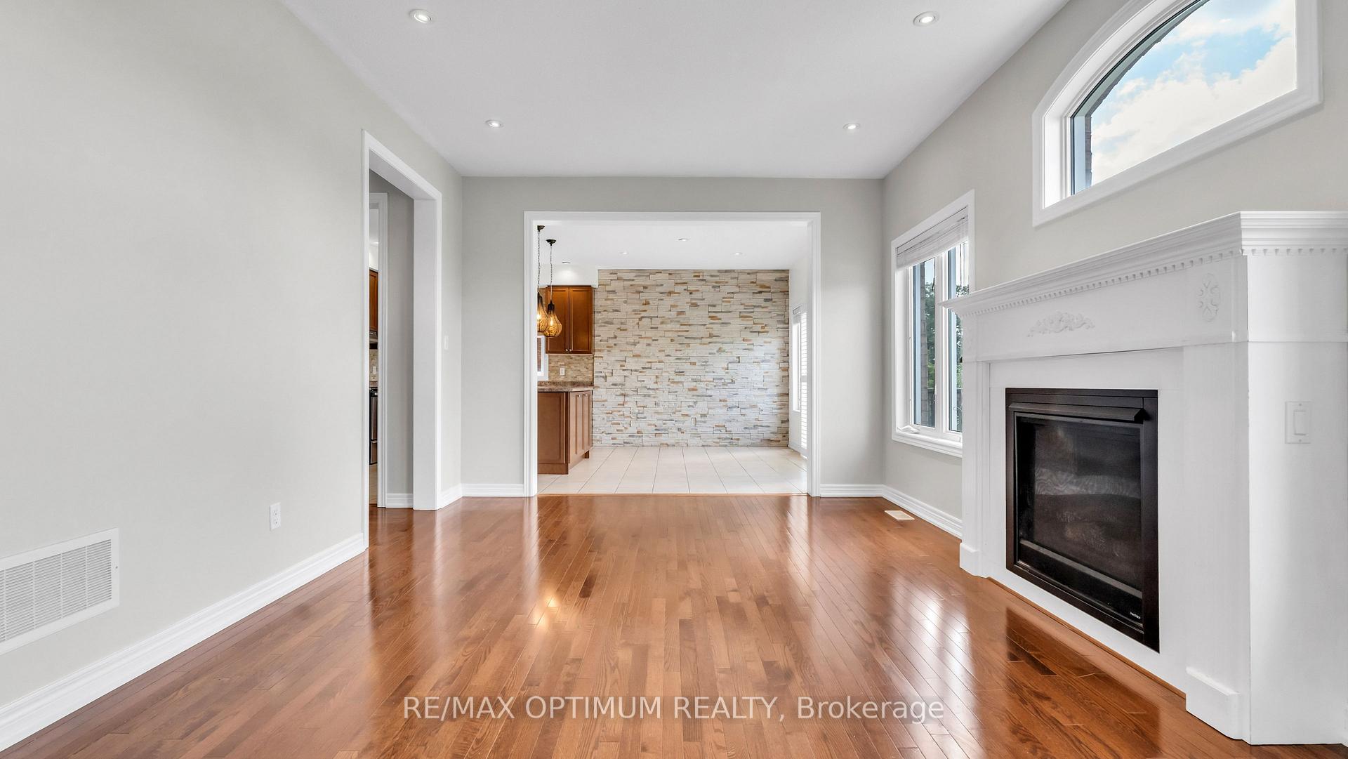 Photo 11 of 99 Young Drive, Brampton, Bram West — HOMEH