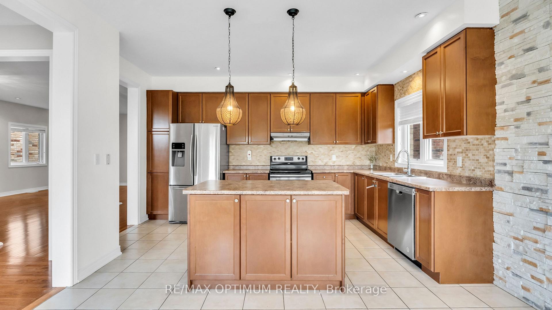 Photo 12 of 99 Young Drive, Brampton, Bram West — HOMEH