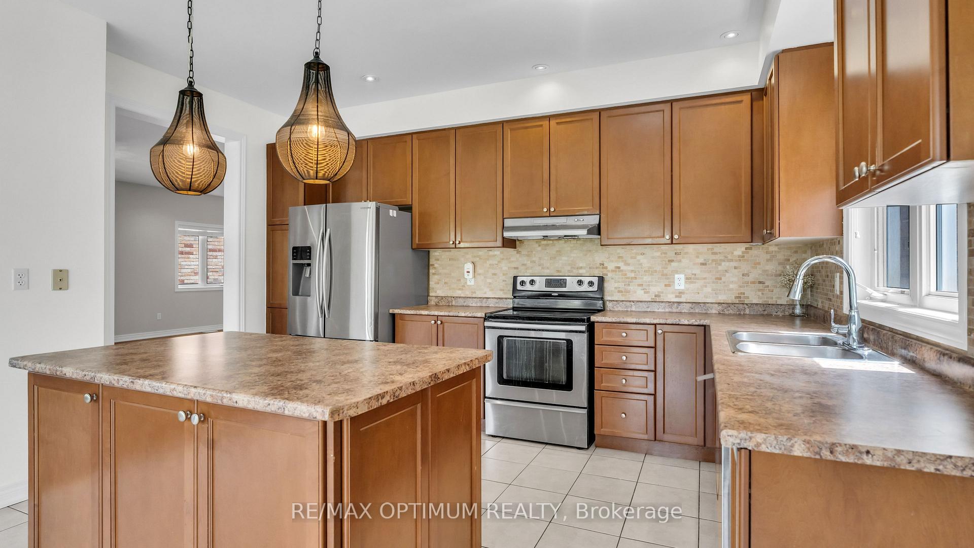 Photo 13 of 99 Young Drive, Brampton, Bram West — HOMEH