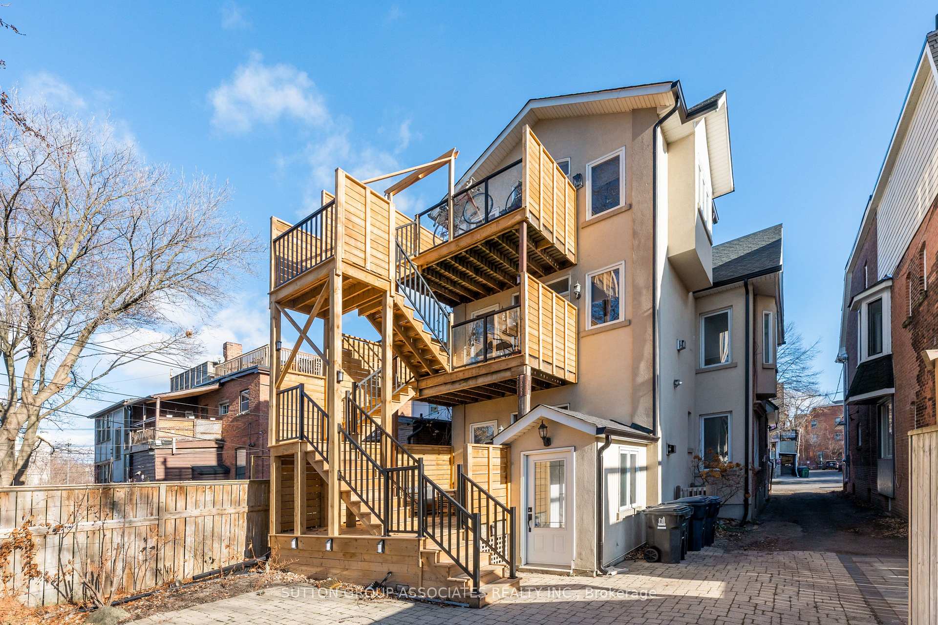 Photo 2 of Unit Unit #B, 672 Huron Street, Toronto, The Annex — HOMEH