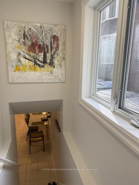 Photo 3 of Unit Unit #B, 672 Huron Street, Toronto, The Annex — HOMEH