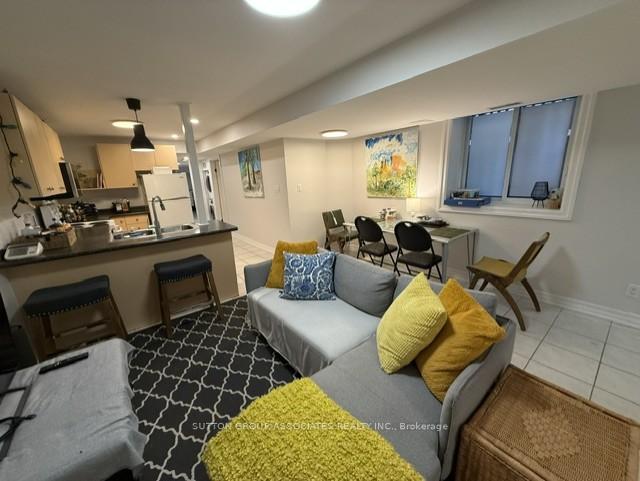 Photo 6 of Unit Unit #B, 672 Huron Street, Toronto, The Annex — HOMEH