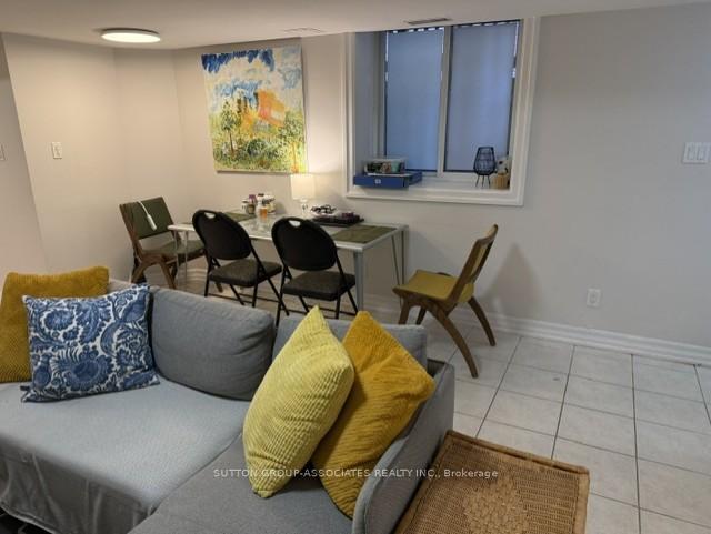 Photo 7 of Unit Unit #B, 672 Huron Street, Toronto, The Annex — HOMEH