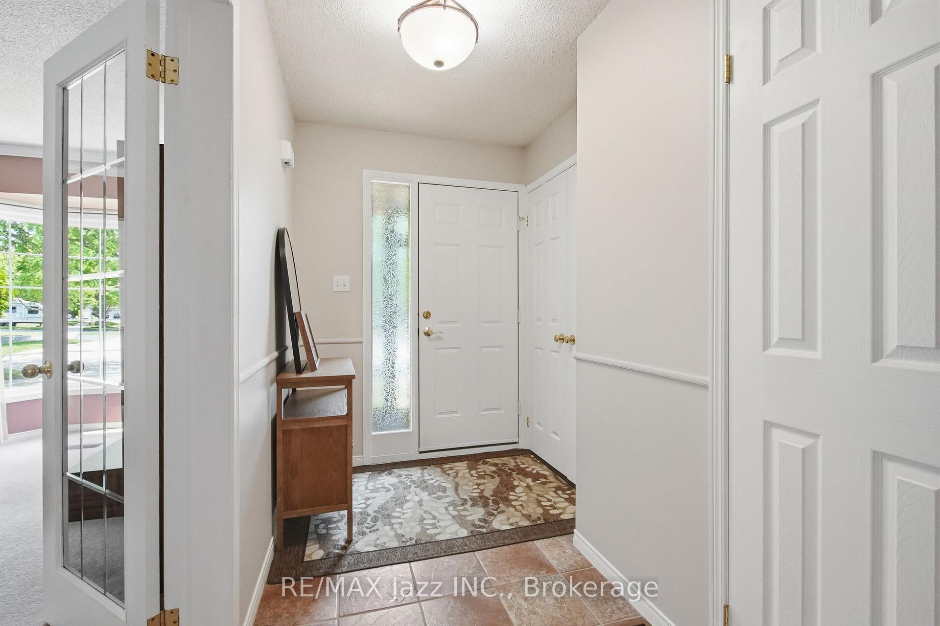 Photo 5 of 6 Aldcroft Crescent, Clarington, Bowmanville — HOMEH