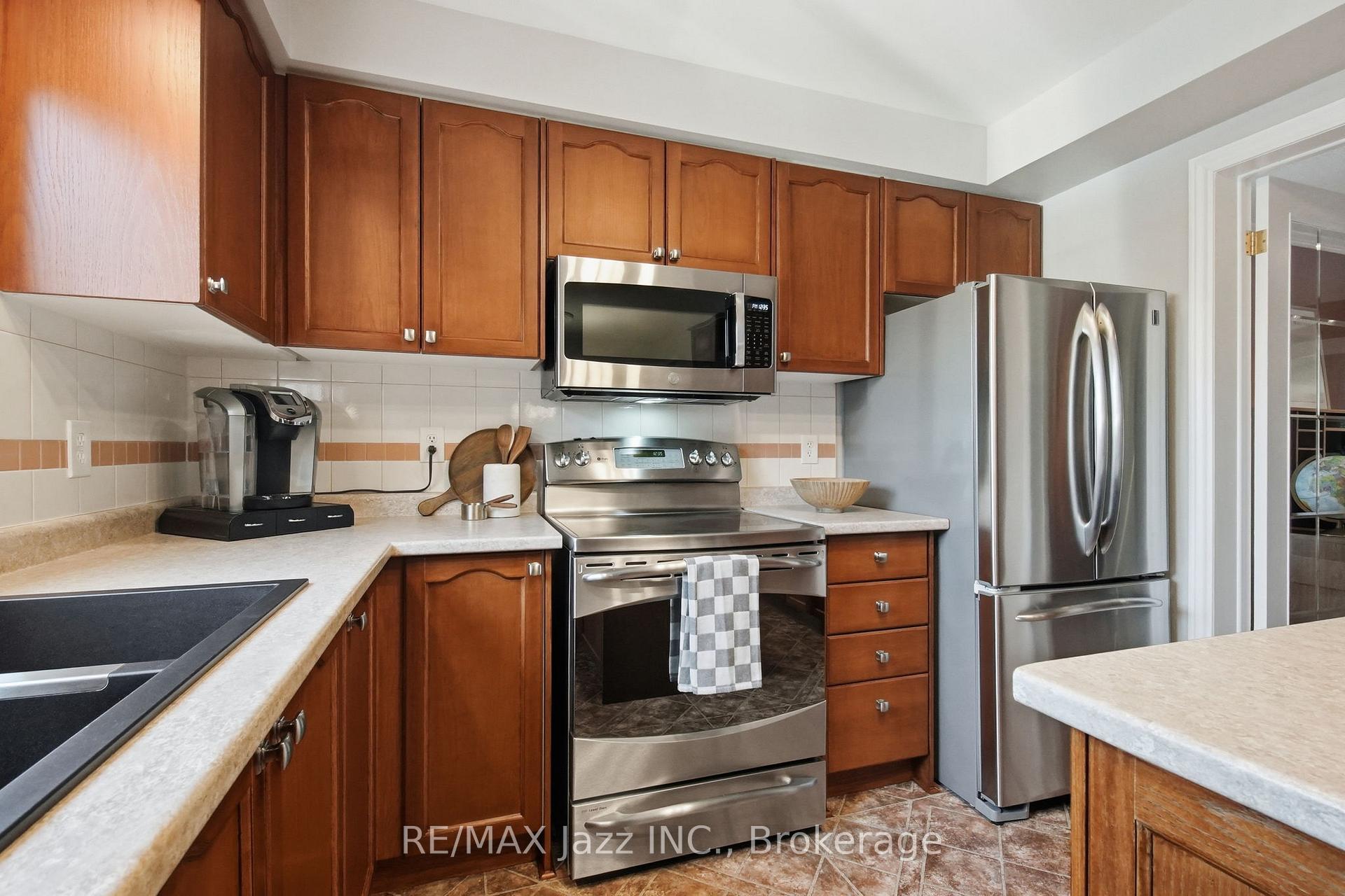 Photo 16 of 6 Aldcroft Crescent, Clarington, Bowmanville — HOMEH