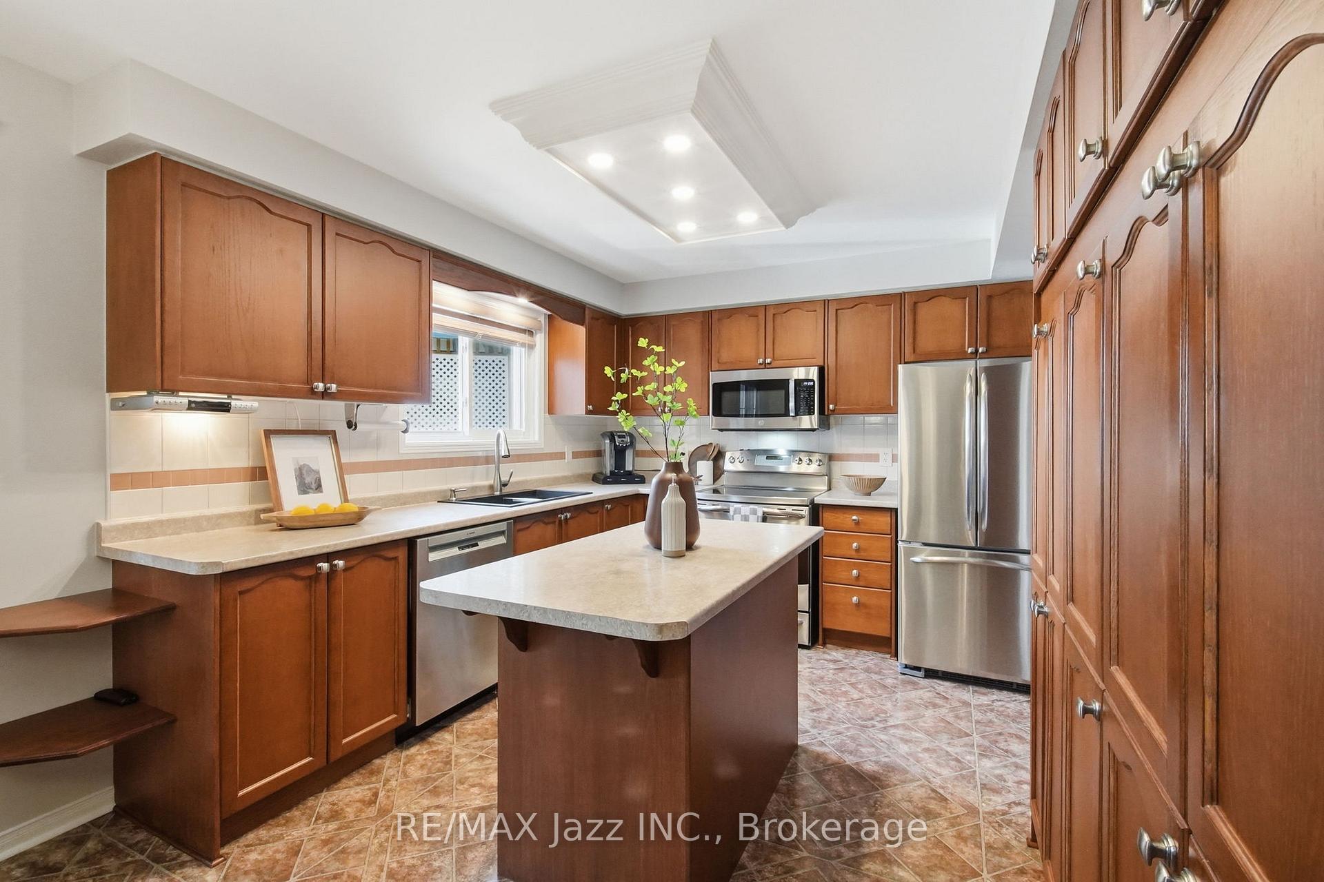 Photo 18 of 6 Aldcroft Crescent, Clarington, Bowmanville — HOMEH