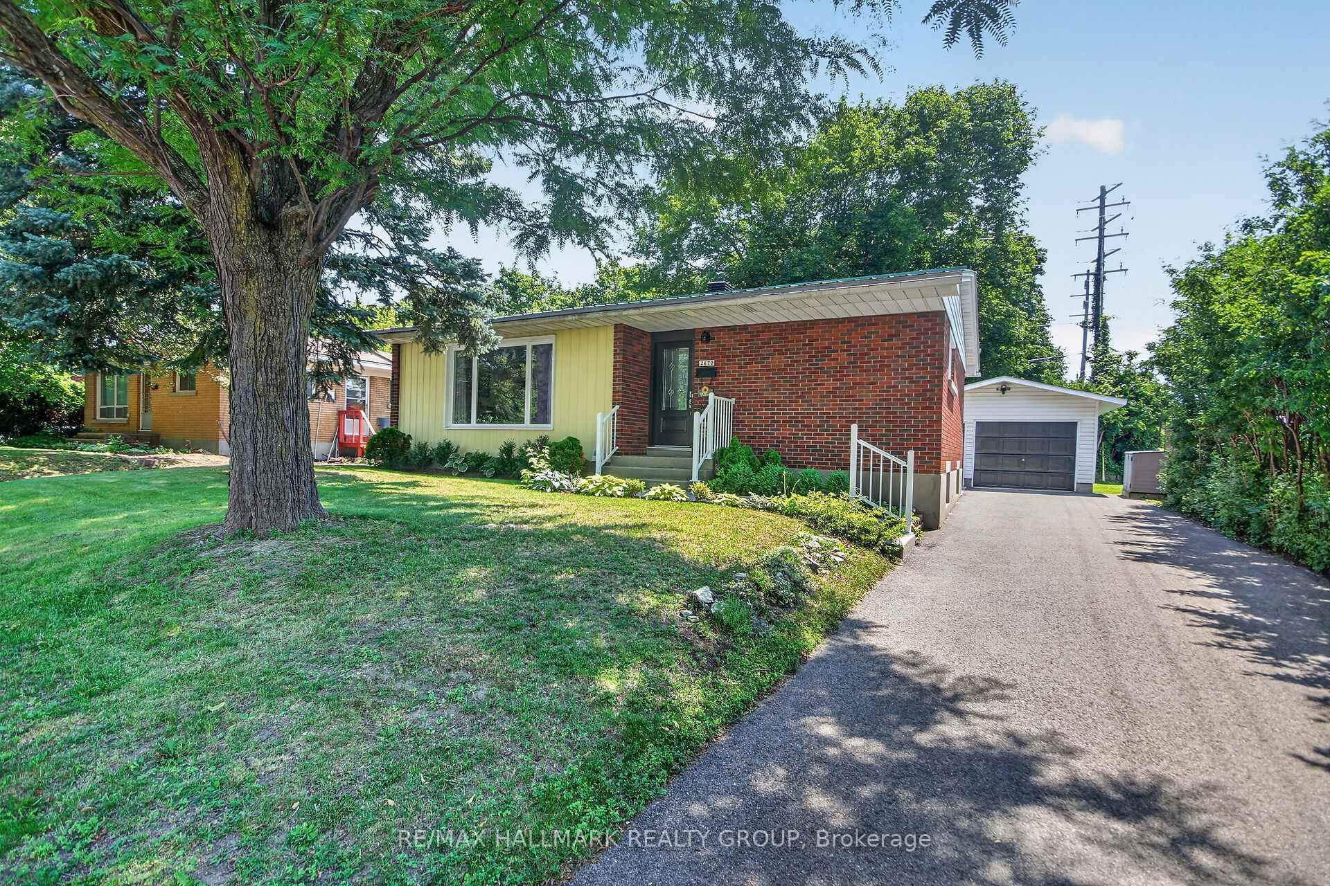 Photo 2 of 2670 Iris Street, Ottawa, Queensway Terrace South/Ridgeview — HOMEH