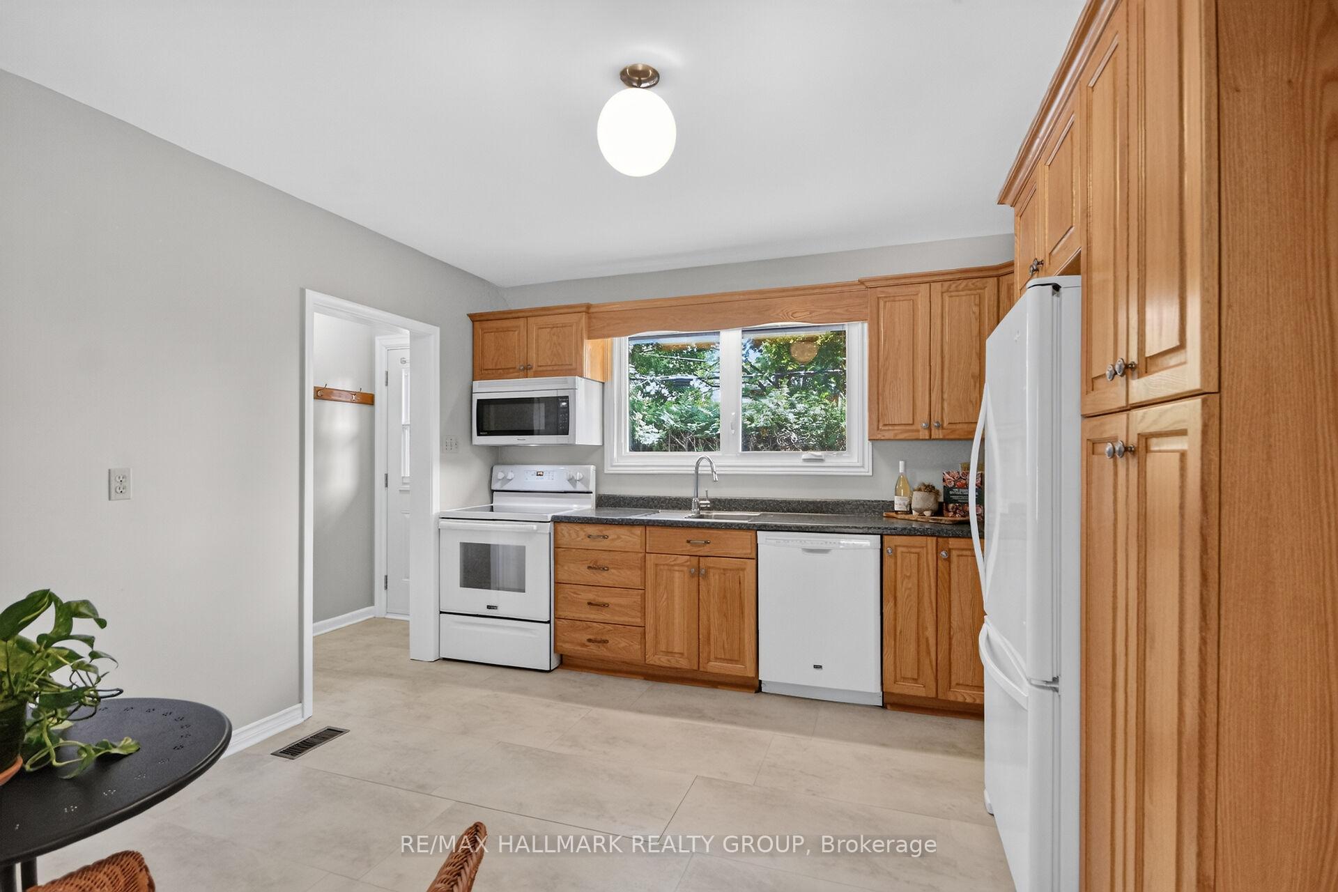Photo 16 of 2670 Iris Street, Ottawa, Queensway Terrace South/Ridgeview — HOMEH