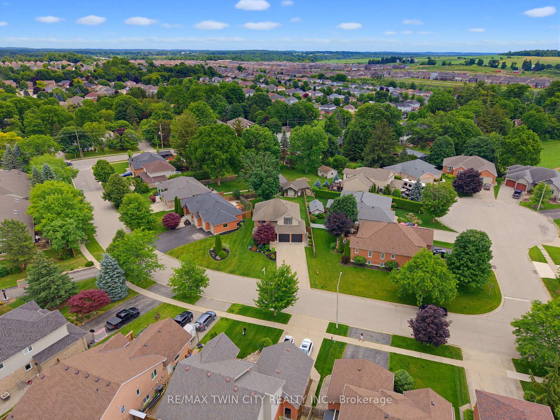 Photo 2 of 9 Burnside Drive, North Dumfries — HOMEH