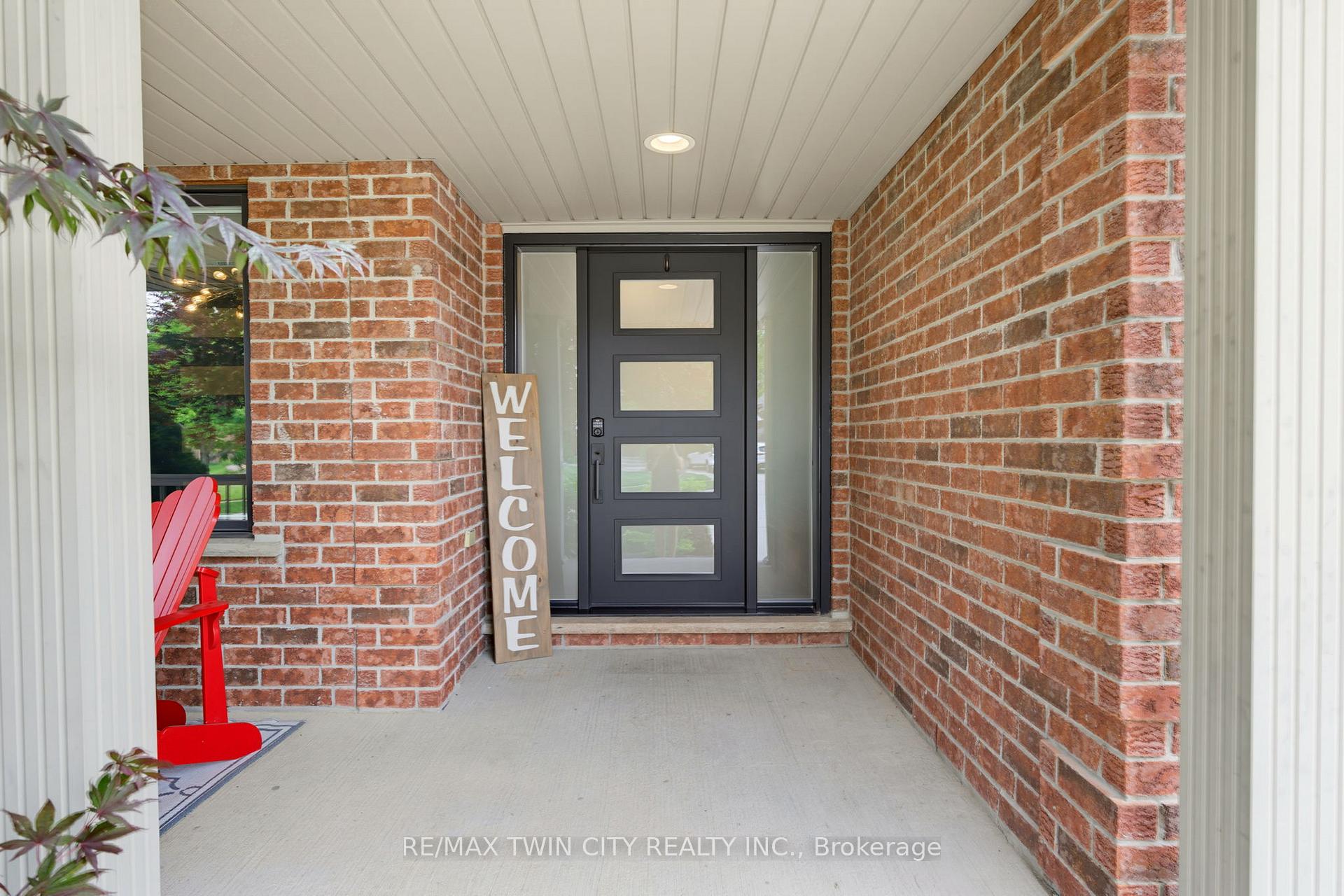 Photo 5 of 9 Burnside Drive, North Dumfries — HOMEH