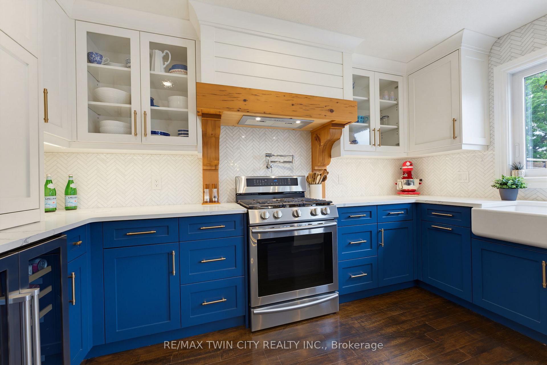Photo 10 of 9 Burnside Drive, North Dumfries — HOMEH