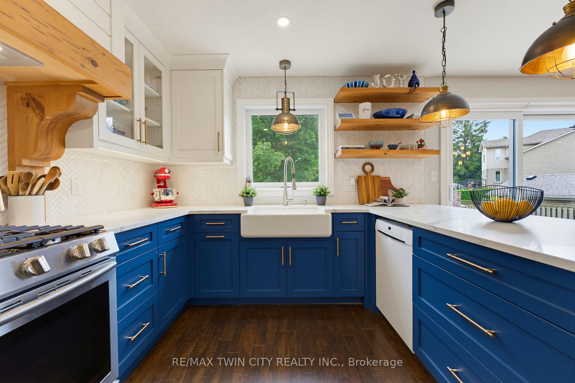 Photo 11 of 9 Burnside Drive, North Dumfries — HOMEH