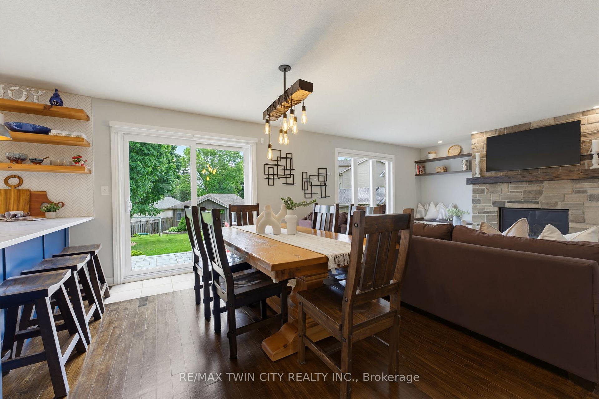 Photo 13 of 9 Burnside Drive, North Dumfries — HOMEH
