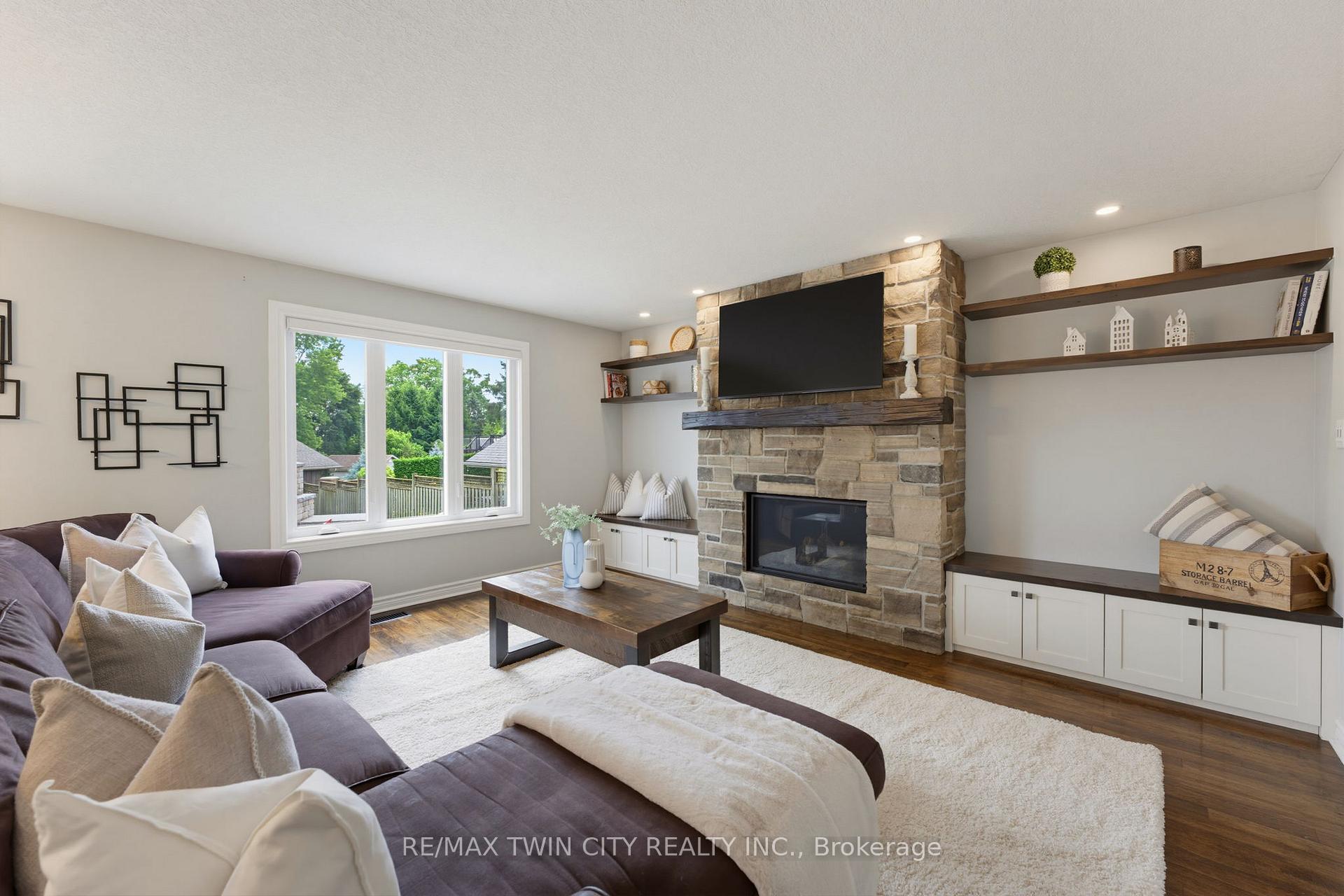 Photo 14 of 9 Burnside Drive, North Dumfries — HOMEH