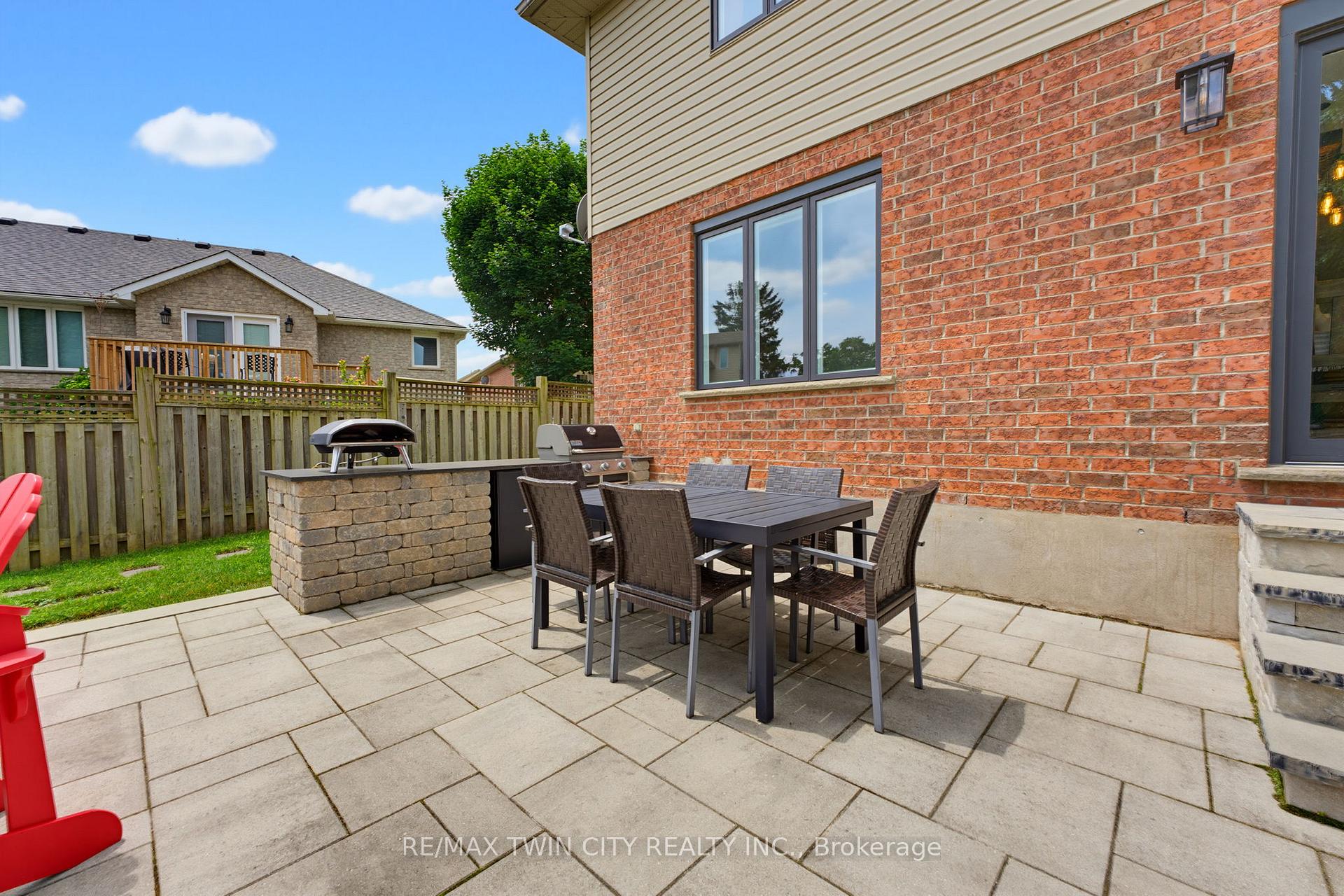 Photo 30 of 9 Burnside Drive, North Dumfries — HOMEH