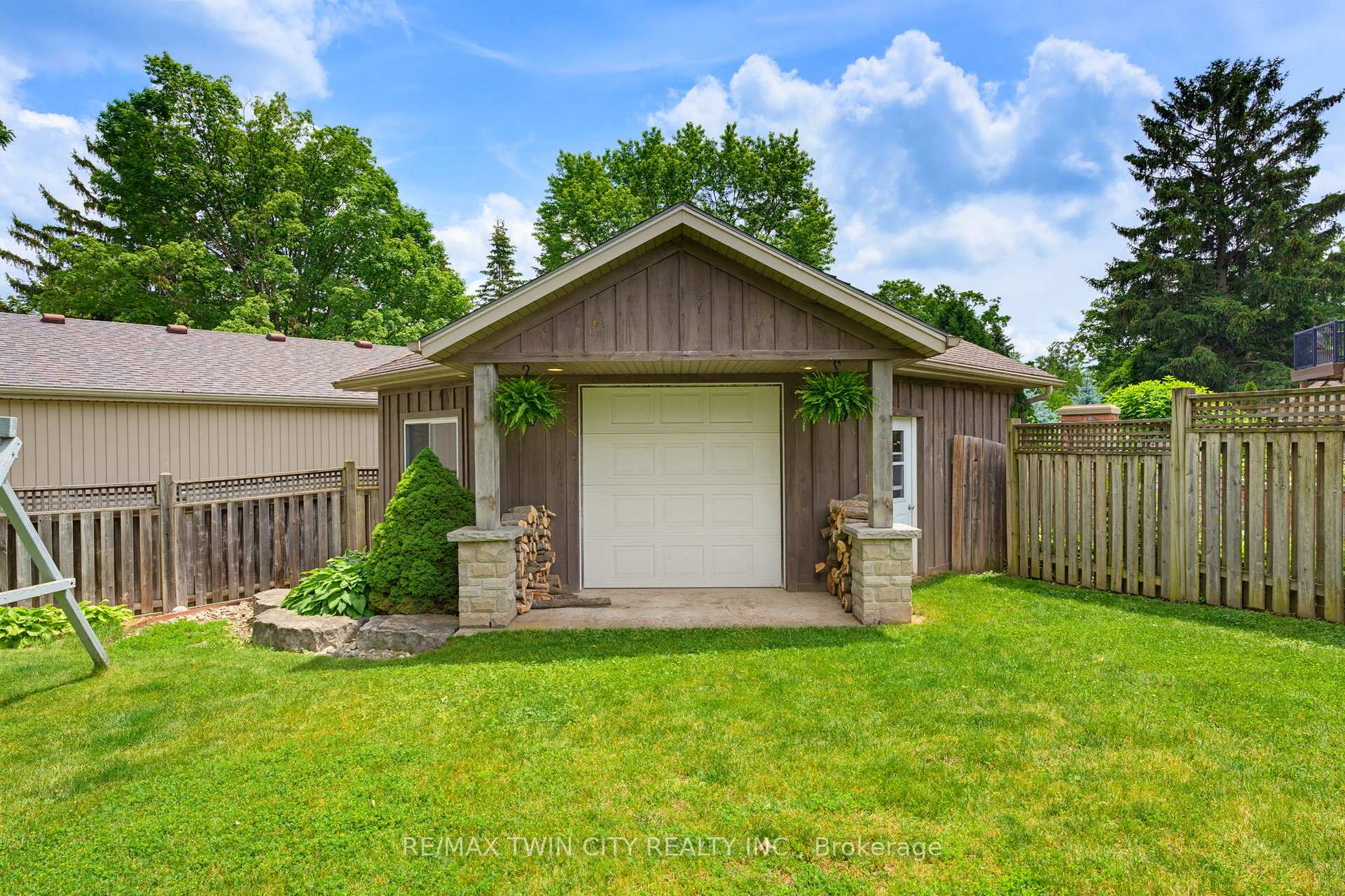 Photo 32 of 9 Burnside Drive, North Dumfries — HOMEH