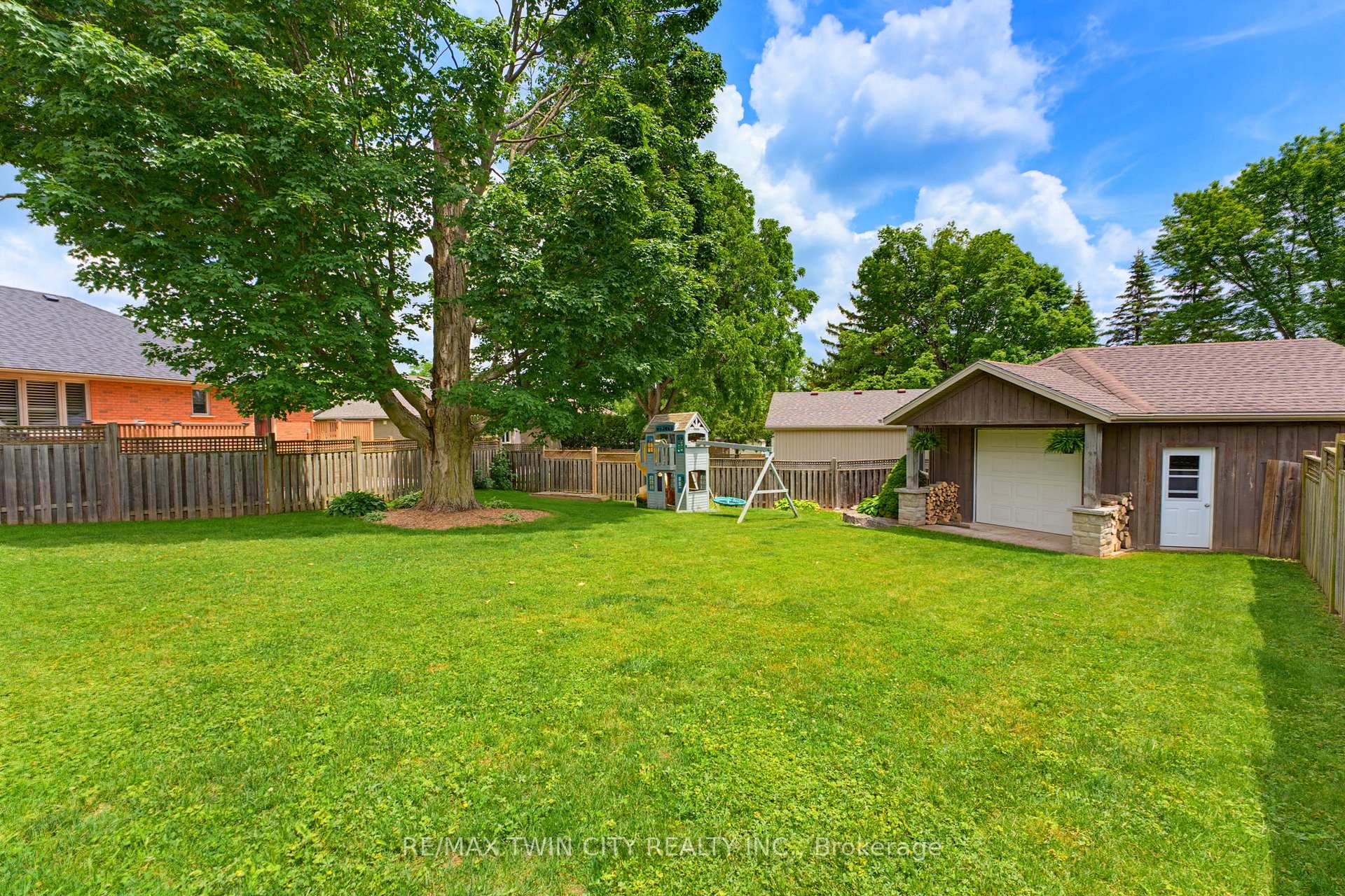 Photo 33 of 9 Burnside Drive, North Dumfries — HOMEH