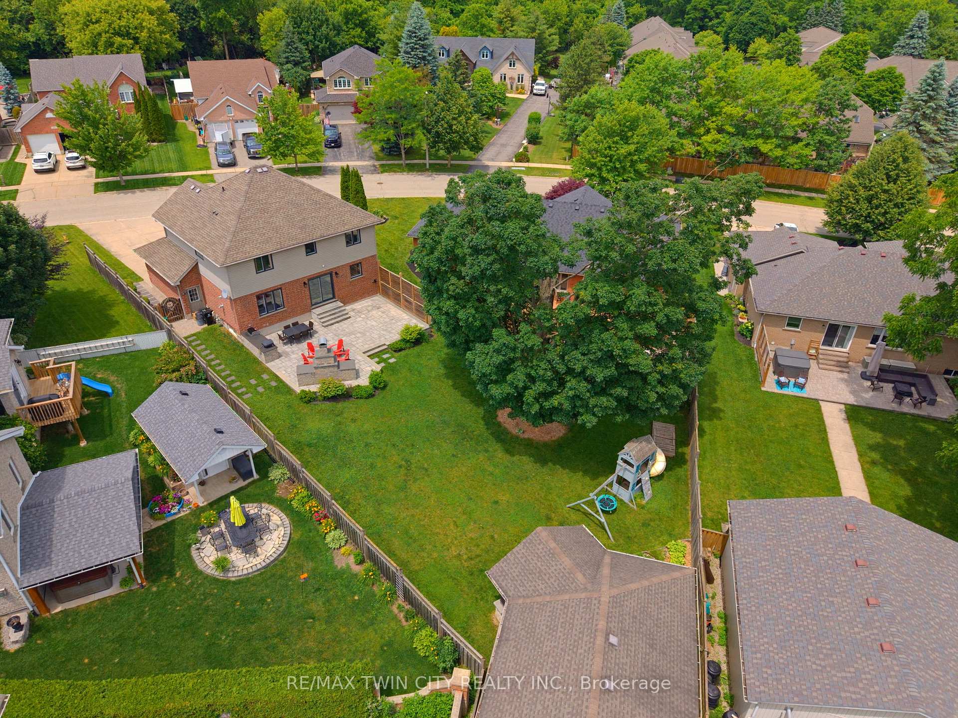 Photo 35 of 9 Burnside Drive, North Dumfries — HOMEH