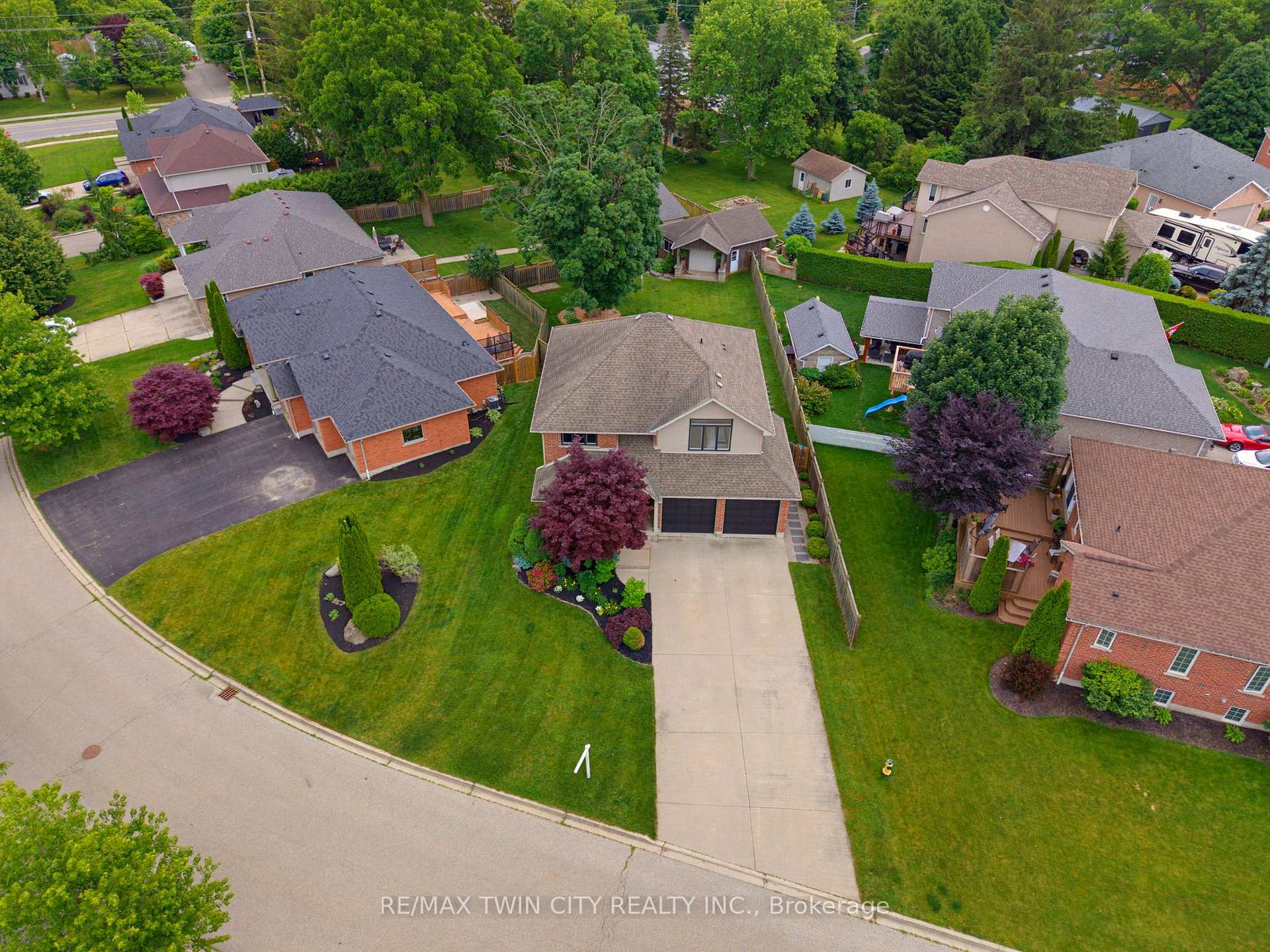 Photo 38 of 9 Burnside Drive, North Dumfries — HOMEH