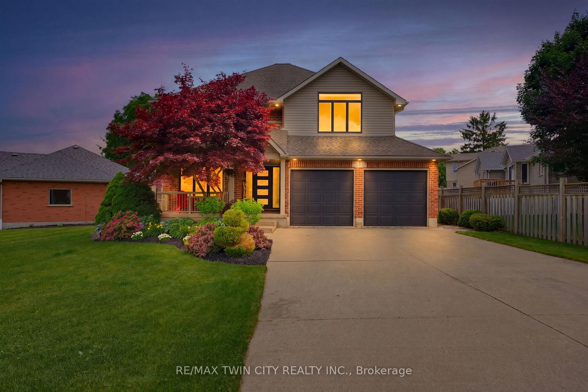 Photo 40 of 9 Burnside Drive, North Dumfries — HOMEH