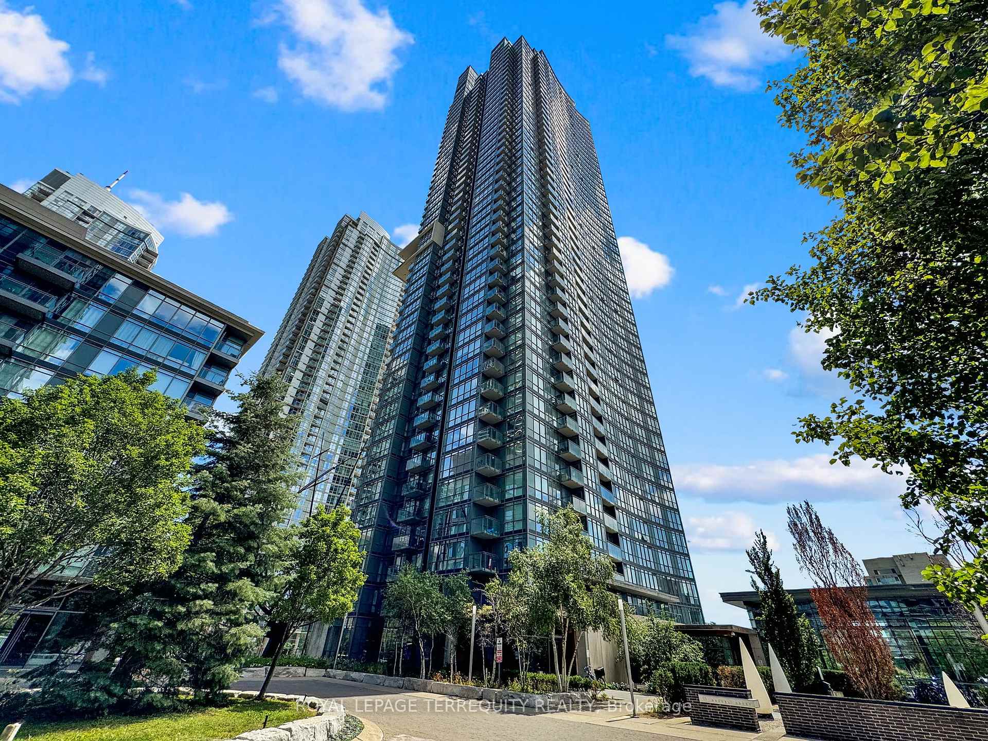 Front of Unit 2005, 11 Brunel Court
