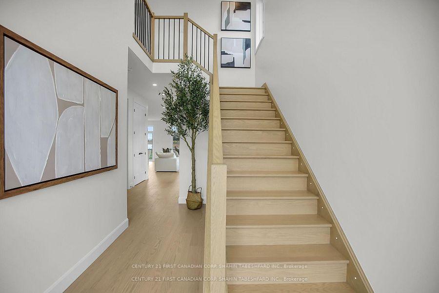 Photo 2 of 2299 Darwin Crescent, London, South V — HOMEH
