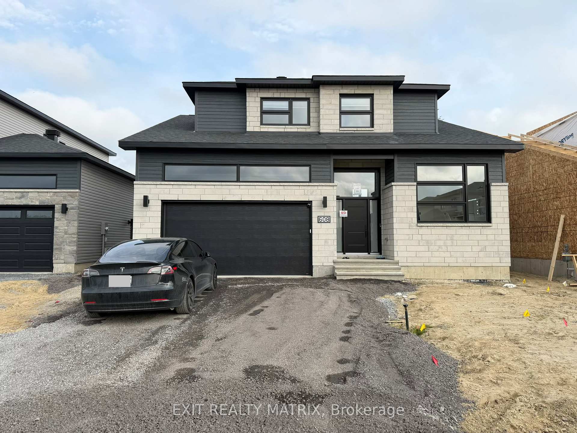 Front of Unit B, 608 Hector Court