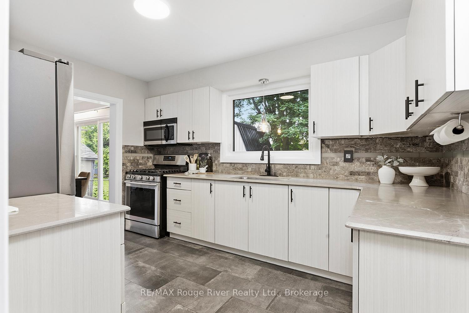 Photo 17 of 1187 Wakefield Crescent, Oshawa, Donevan — HOMEH