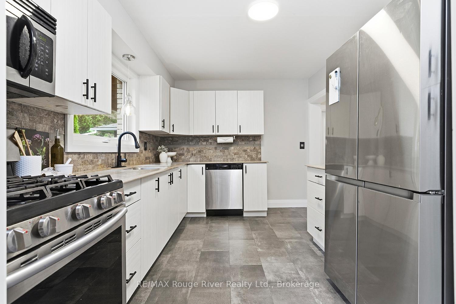 Photo 18 of 1187 Wakefield Crescent, Oshawa, Donevan — HOMEH