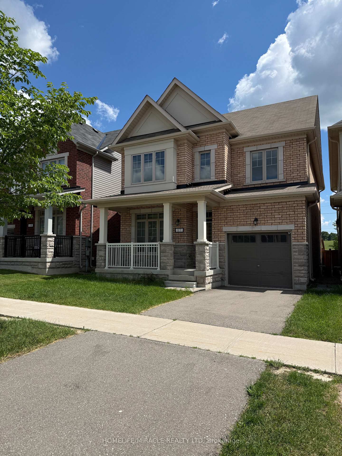 Photo 2 of 17 Casserley Crescent, New Tecumseth, Tottenham — HOMEH