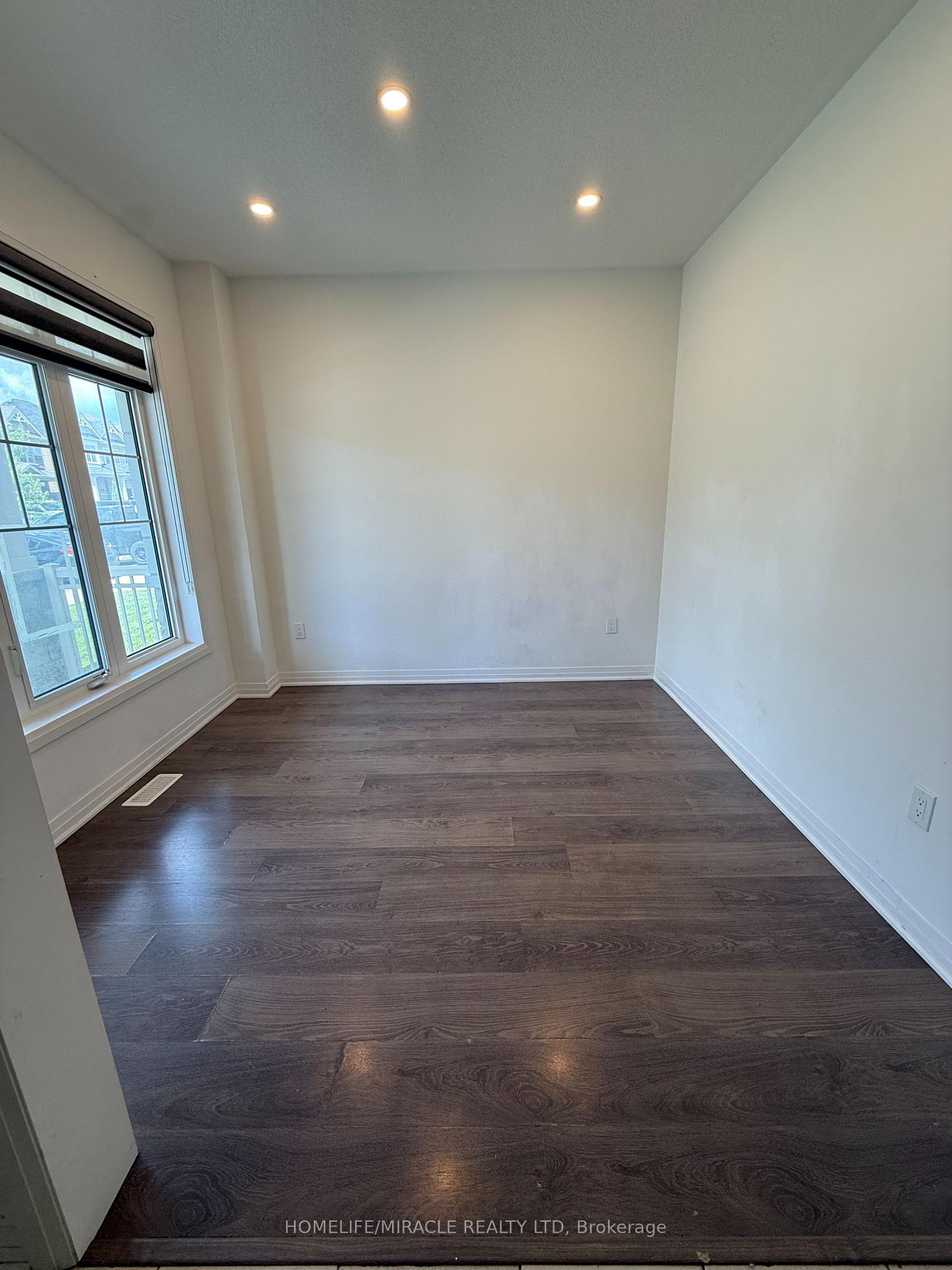 Photo 10 of 17 Casserley Crescent, New Tecumseth, Tottenham — HOMEH