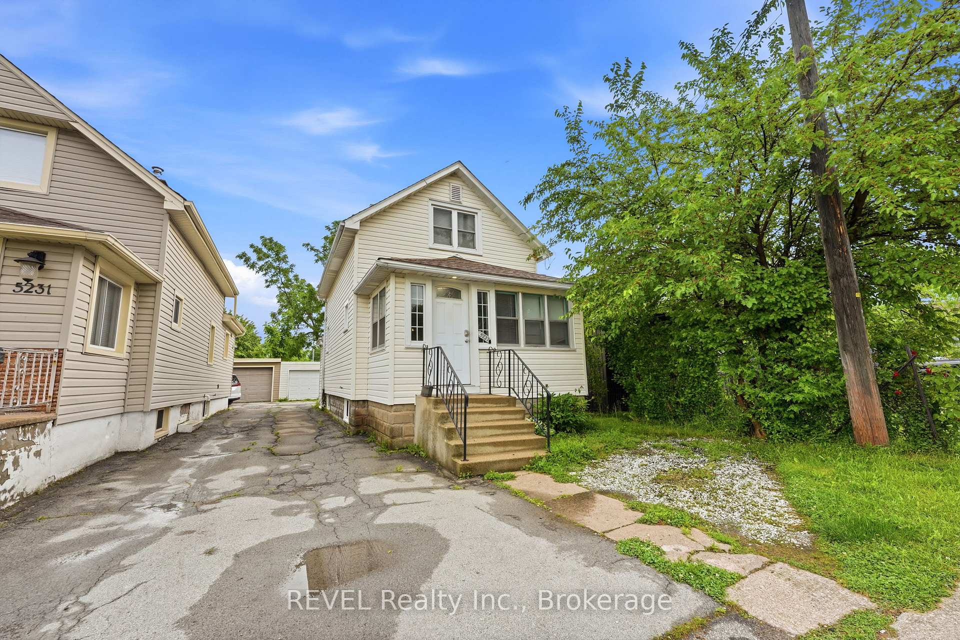 Photo 1 of 5227 Kitchener Street, Niagara Falls, Clifton Hill — HOMEH