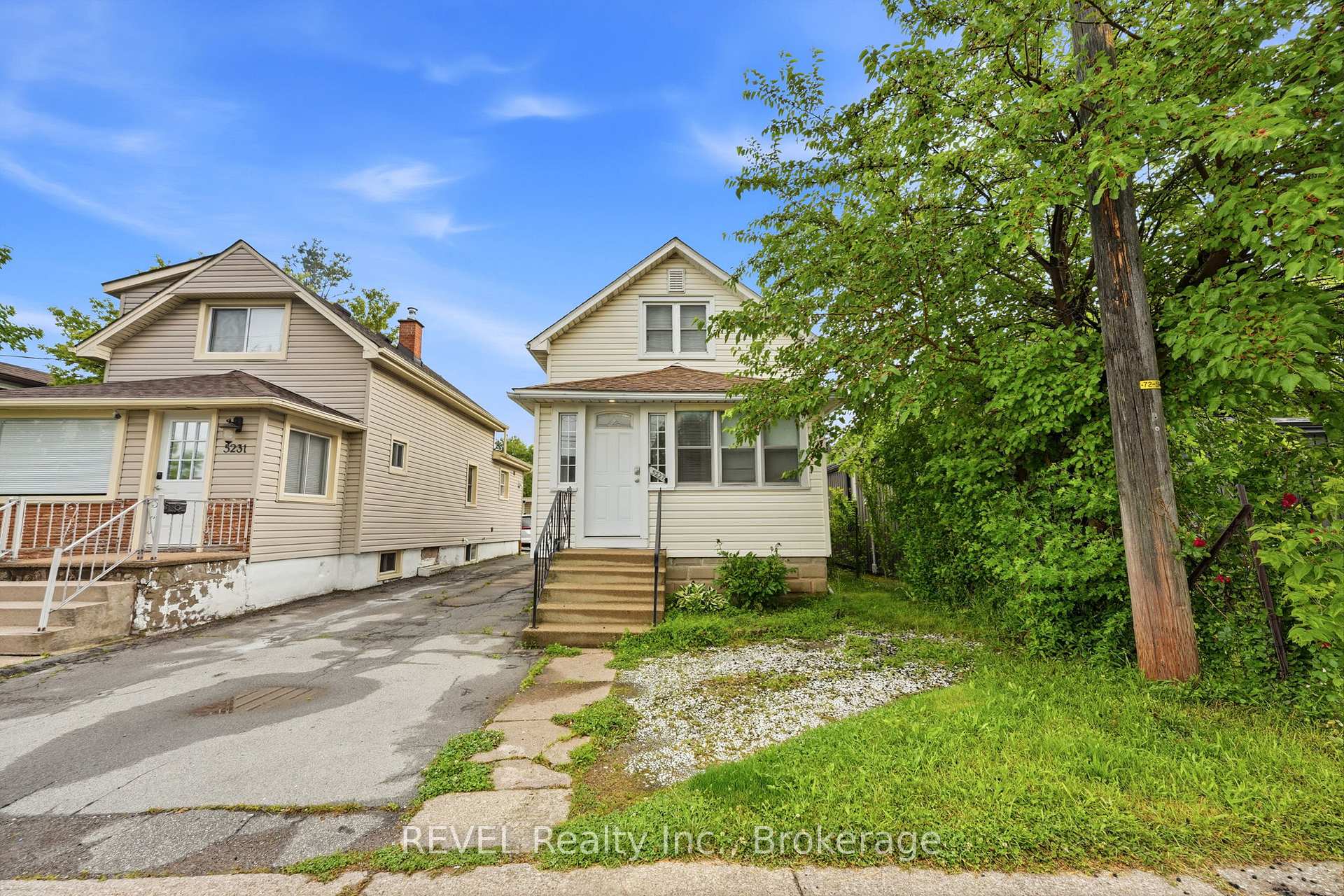 Photo 4 of 5227 Kitchener Street, Niagara Falls, Clifton Hill — HOMEH