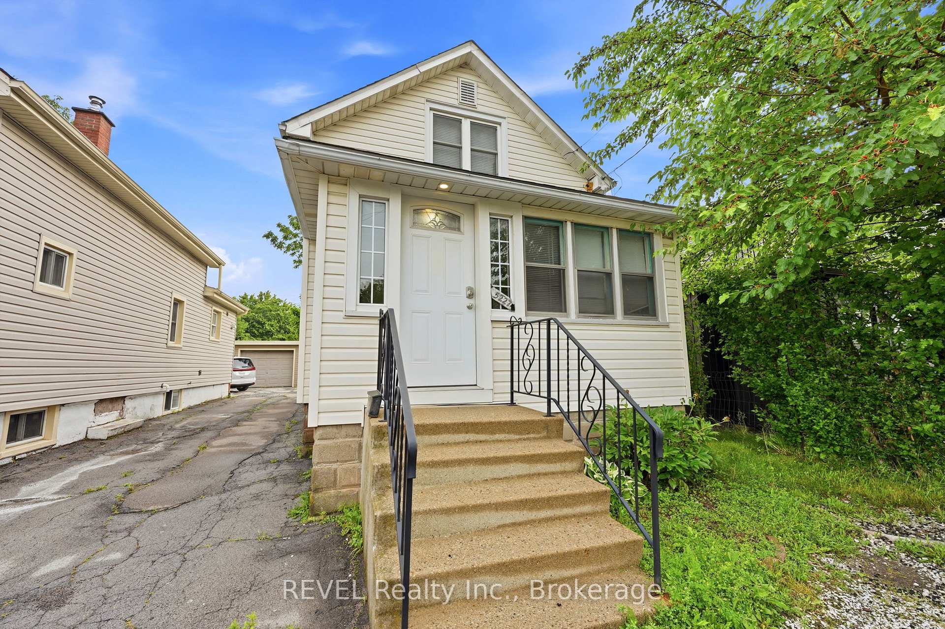 Photo 5 of 5227 Kitchener Street, Niagara Falls, Clifton Hill — HOMEH