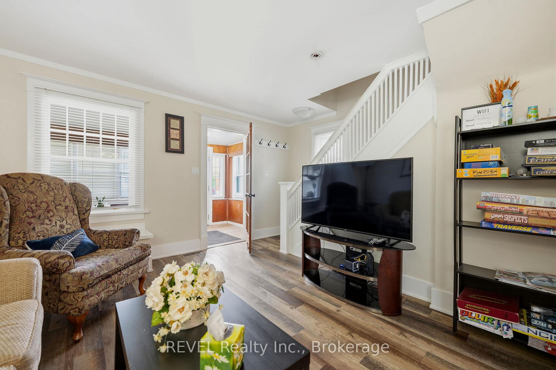Photo 8 of 5227 Kitchener Street, Niagara Falls, Clifton Hill — HOMEH