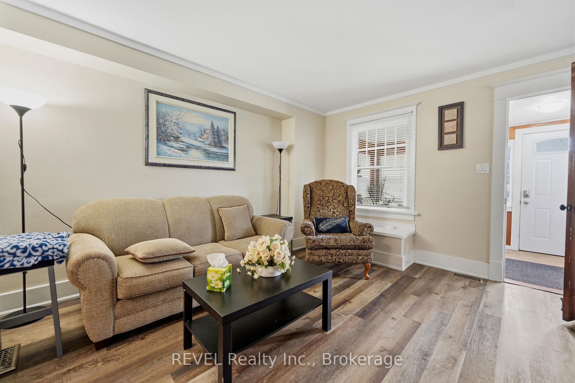 Photo 9 of 5227 Kitchener Street, Niagara Falls, Clifton Hill — HOMEH