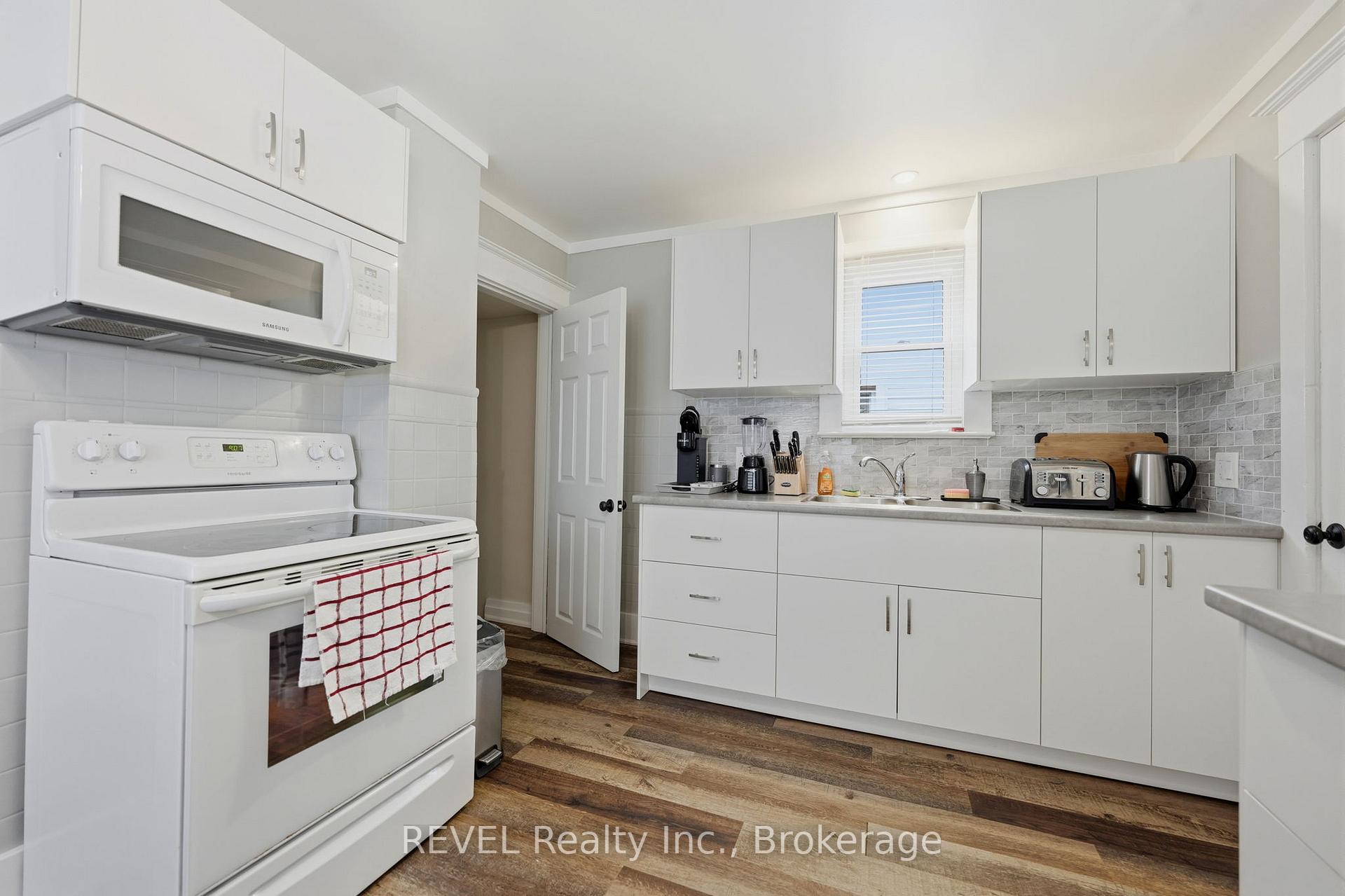 Photo 12 of 5227 Kitchener Street, Niagara Falls, Clifton Hill — HOMEH