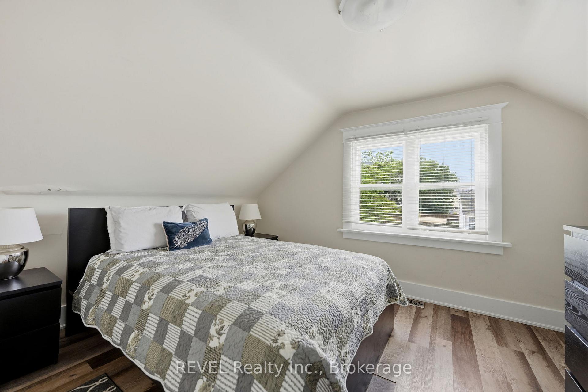 Photo 16 of 5227 Kitchener Street, Niagara Falls, Clifton Hill — HOMEH