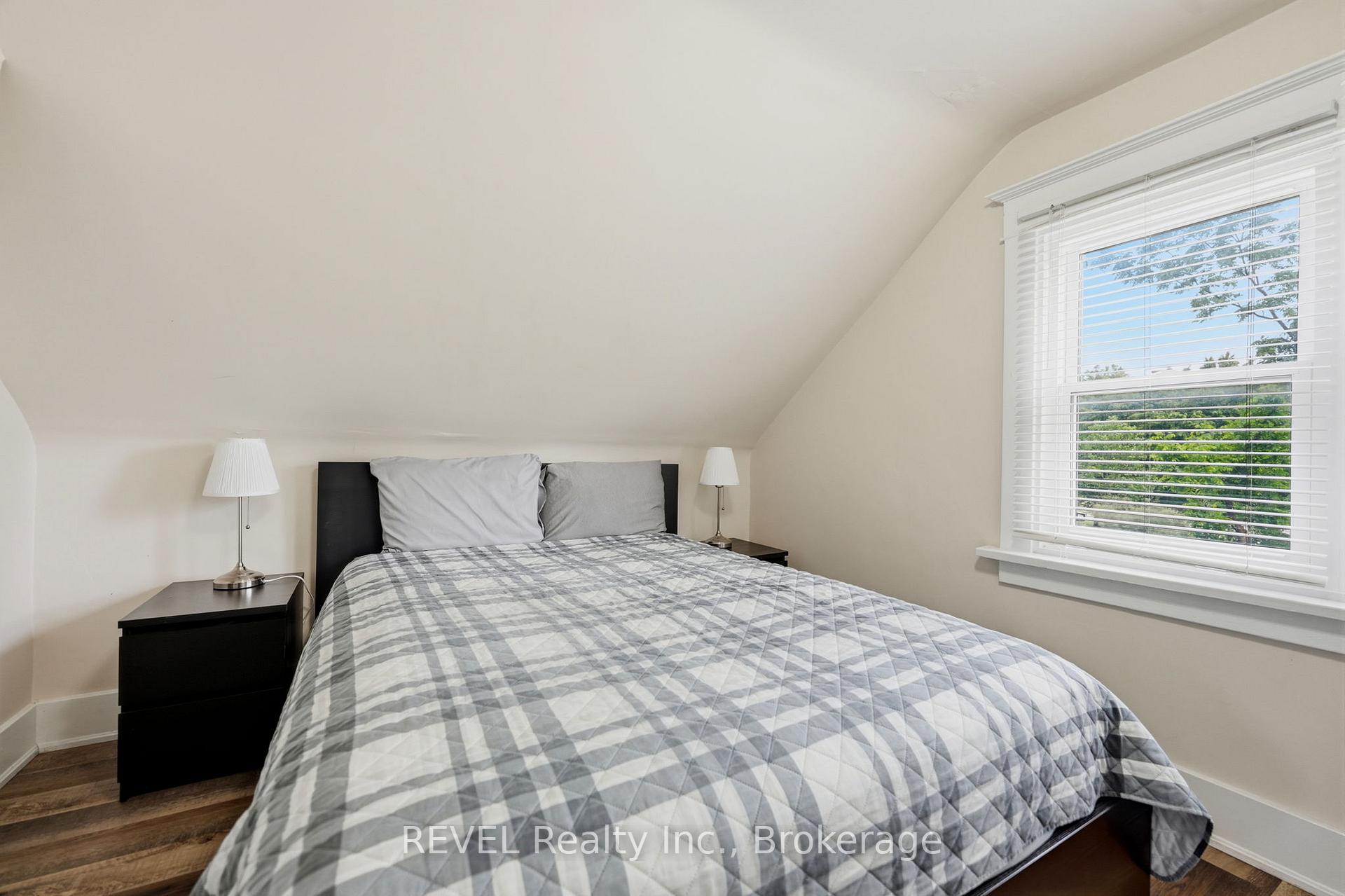 Photo 18 of 5227 Kitchener Street, Niagara Falls, Clifton Hill — HOMEH