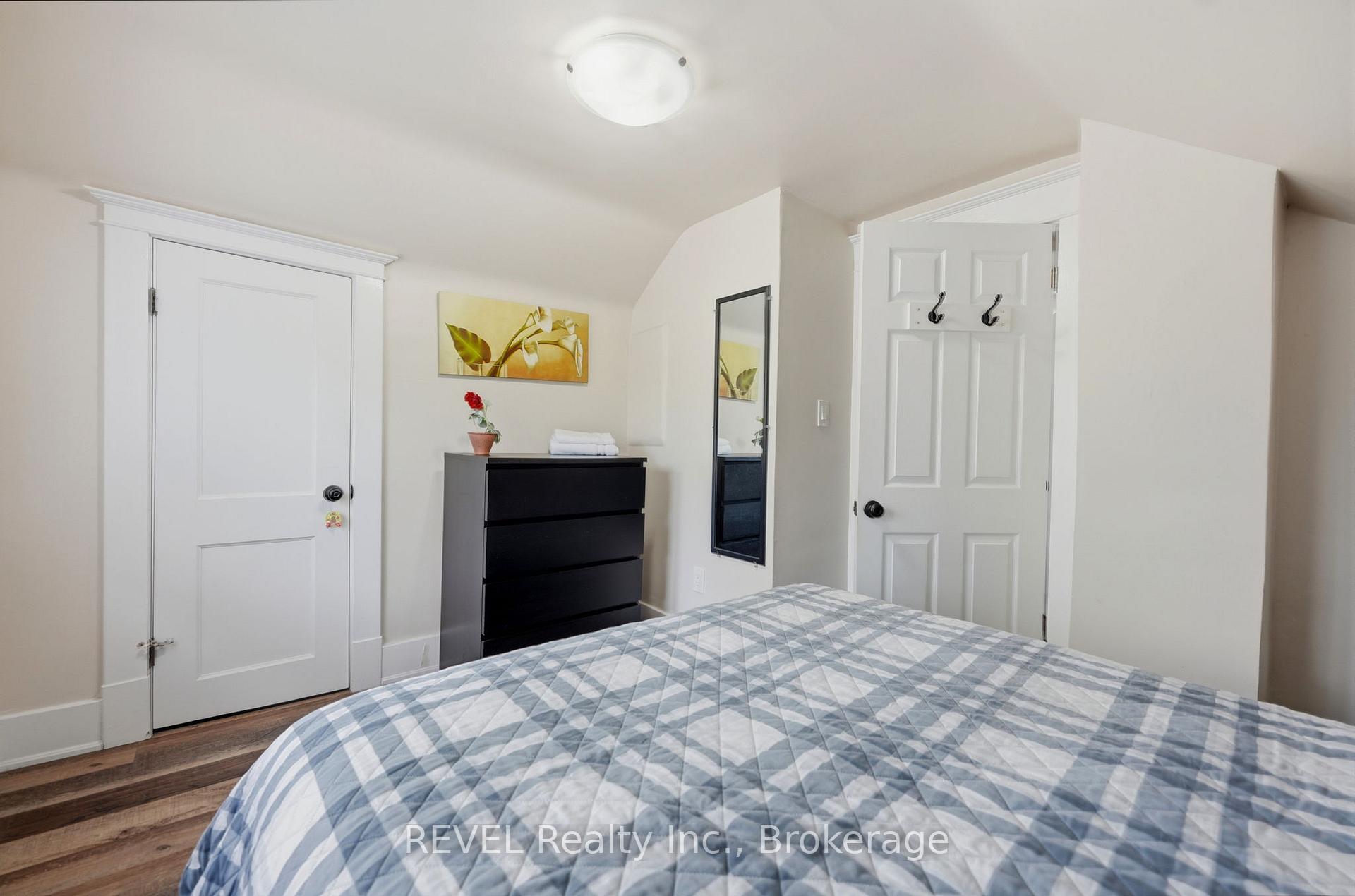 Photo 19 of 5227 Kitchener Street, Niagara Falls, Clifton Hill — HOMEH