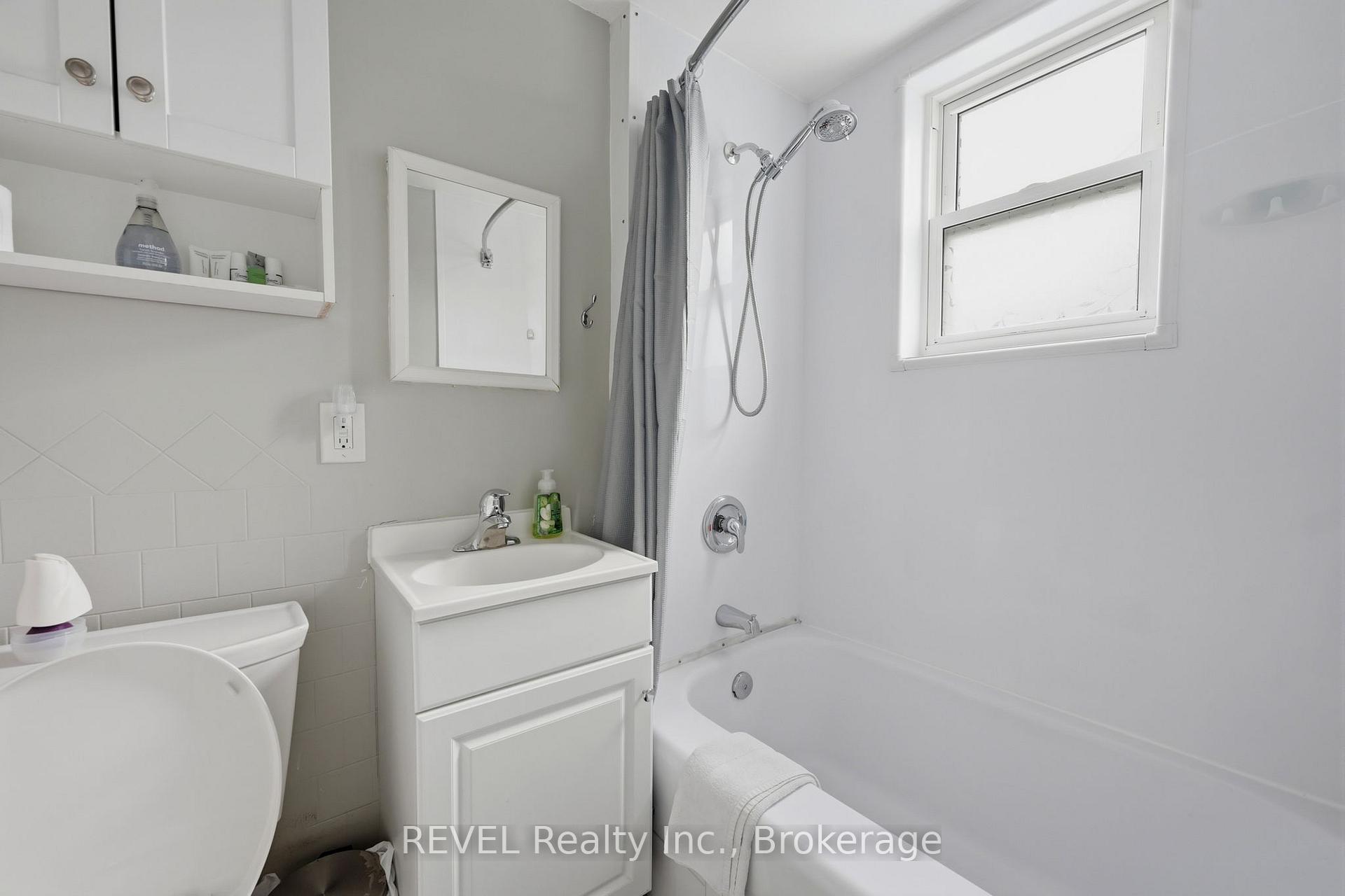Photo 20 of 5227 Kitchener Street, Niagara Falls, Clifton Hill — HOMEH
