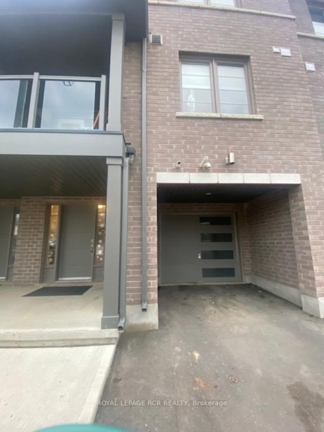 Photo 2 of Unit 18, 205 West Oak Trail, Kitchener, Rosenburg — HOMEH