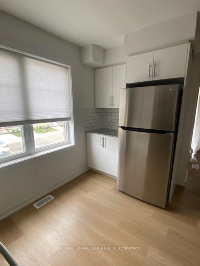 Photo 5 of Unit 18, 205 West Oak Trail, Kitchener, Rosenburg — HOMEH